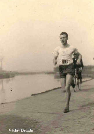 1930: Václav Drozda