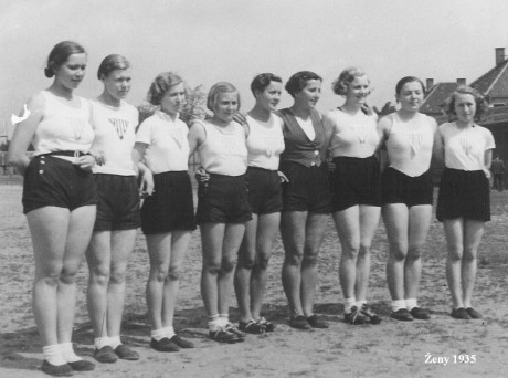 Družstvo žen 1935