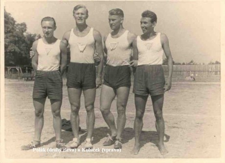 1936: Polák (druhý zleva) a Kubíček (vpravo)