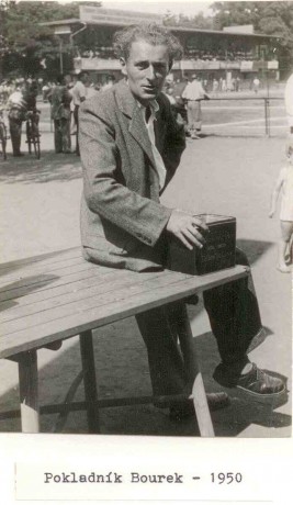1950: pokladník Bourek