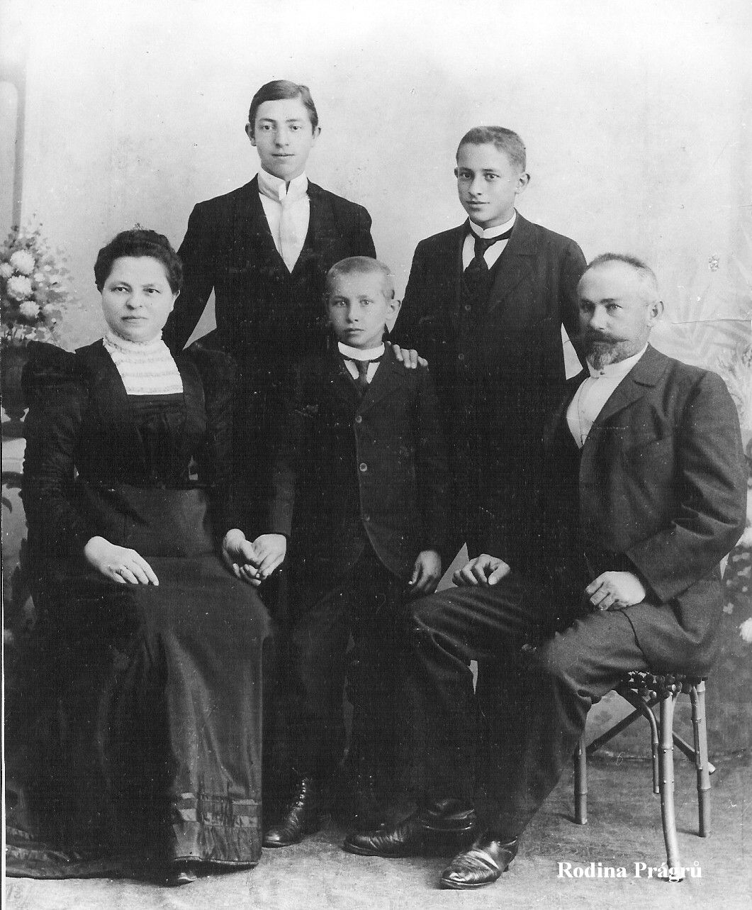 1900: rodina Prágrů