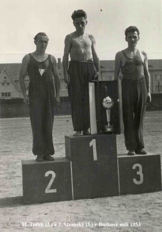 1953: Mirek Tuček (2.) a Jindřich Stránský (3.) v Buzkově míli